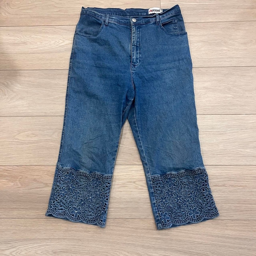 Acezung Dark Wash Denim Capri Jean Embroidered Floral Crochet Hem‎ Rhinestones